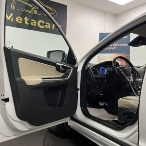 Volvo XC60 D5 AWD Geartronic R-Design 215hk|Pano|Värmare|Drag|Navi