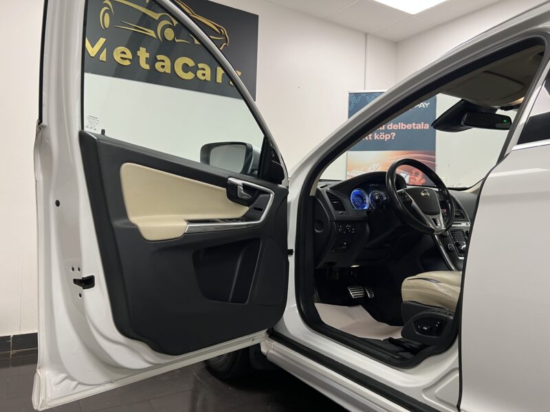 Volvo XC60 D5 AWD Geartronic R-Design 215hk|Pano|Värmare|Drag|Navi