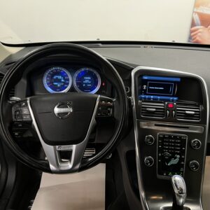 Volvo XC60 D5 AWD Geartronic R-Design 215hk|Pano|Värmare|Drag|Navi