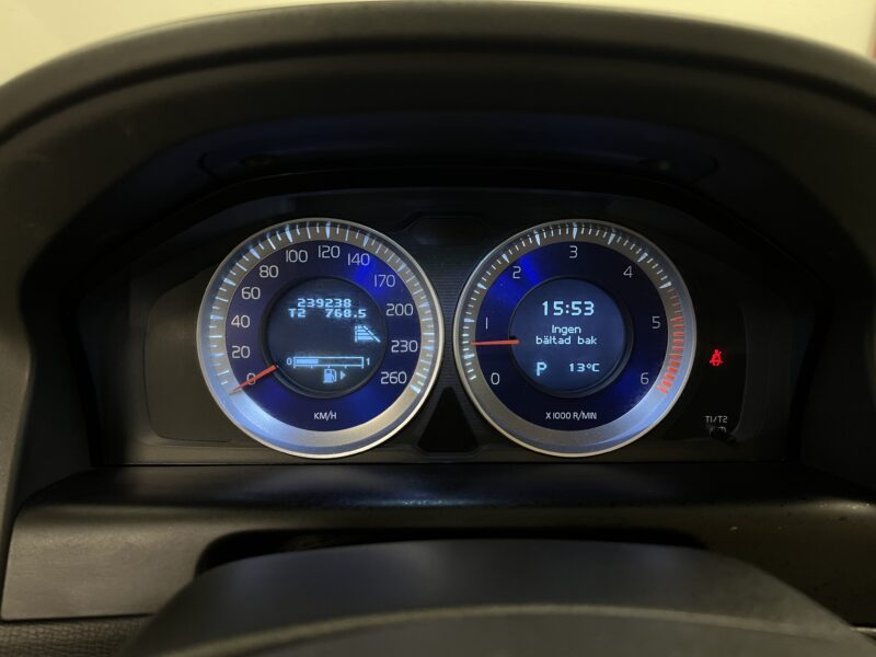 Volvo XC60 D5 AWD Geartronic R-Design 215hk|Pano|Värmare|Drag|Navi