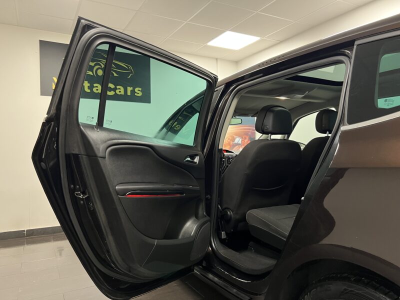 Opel Zafira Tourer 2.0 CDTI Business 130hk|Drag|Pano|2 Ägare|7-sits