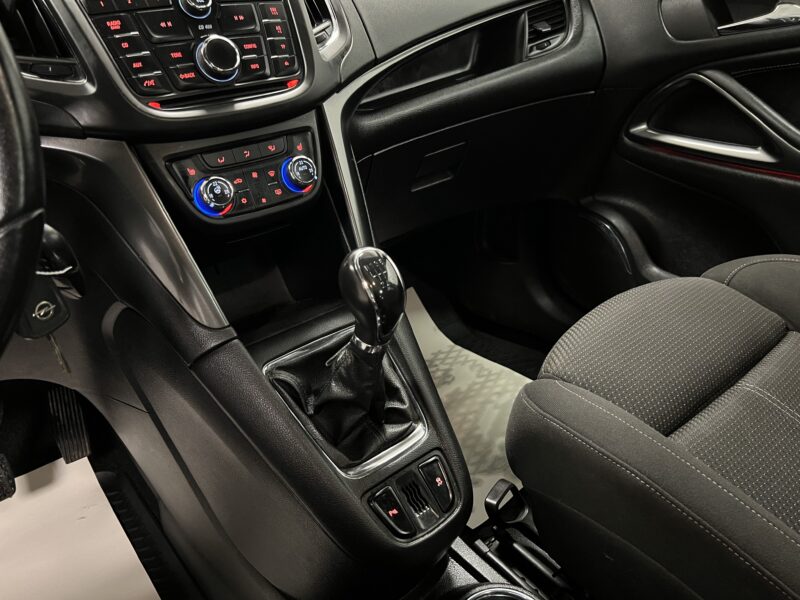 Opel Zafira Tourer 2.0 CDTI Business 130hk|Drag|Pano|2 Ägare|7-sits