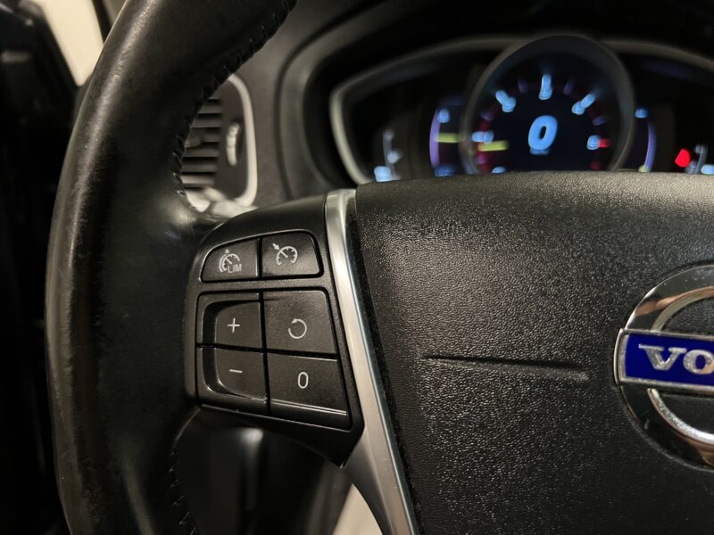 Volvo V40 D3 Summum 150hk|Navi|B-kamera|Skinn|Drag|1 Ägare