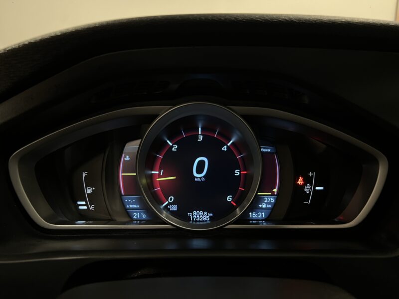 Volvo V40 D3 Summum 150hk|Navi|B-kamera|Skinn|Drag|1 Ägare