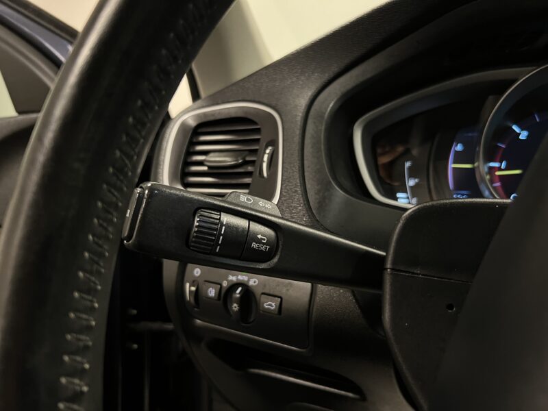 Volvo V40 D3 Summum 150hk|Navi|B-kamera|Skinn|Drag|1 Ägare