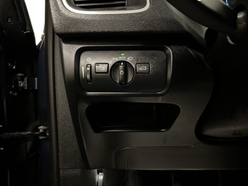 Volvo V40 D3 Summum 150hk|Navi|B-kamera|Skinn|Drag|1 Ägare