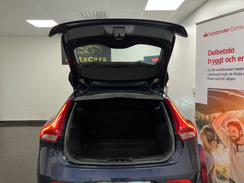 Volvo V40 D3 Summum 150hk|Navi|B-kamera|Skinn|Drag|1 Ägare